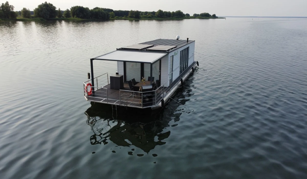 Bungalowboot mieten Mecklenburgische Seenplatte – Ihr schwimmendes Abenteuer beginnt hier!